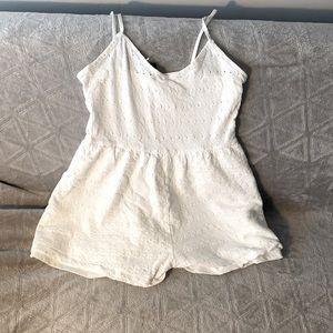 Women’s H&M white romper, size 6